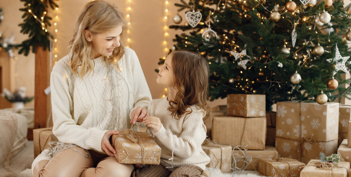 Weihnachtsgeschenkkorb Für Mama – Mit Tragetasche, Isolierbecher, Duftkerze, Seife & Socken