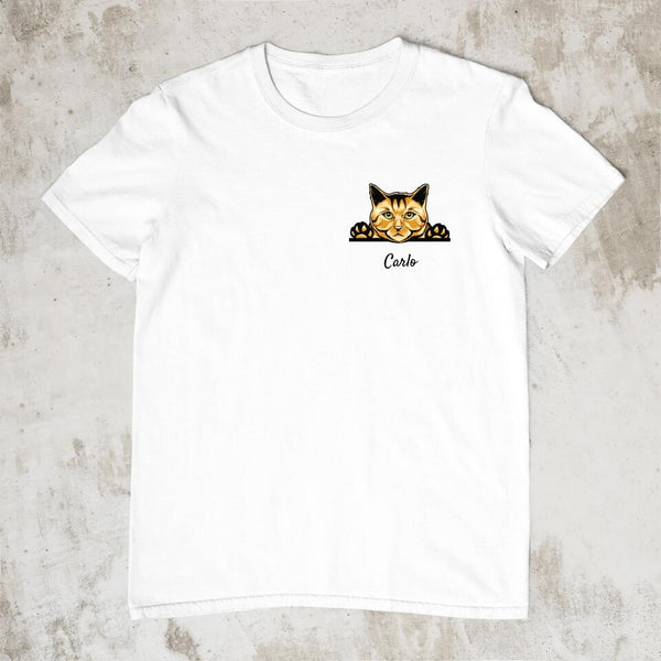 Katze auf Brust - Personalisiertes T-Shirt