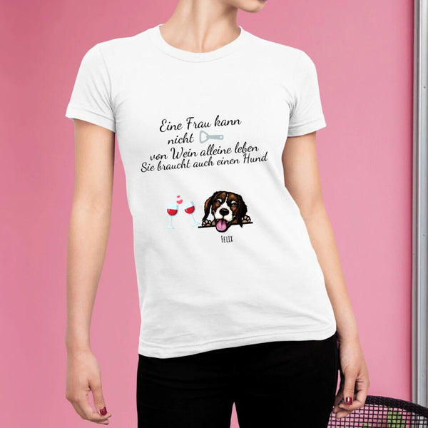 Frau mit Wein & Hunden (Bis zu 4) - Personalisiertes T-Shirt