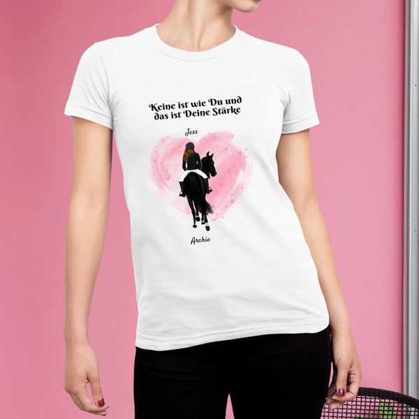 Pferd und Reiterin (bis zu 3) - Personalisiertes T-Shirt